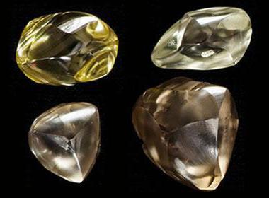 ダイヤモンドとダイヤモンドの写真の違いは何ですか？
